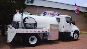 Service Vehicles/Tanks/Tank Cleaning - Service vehicle